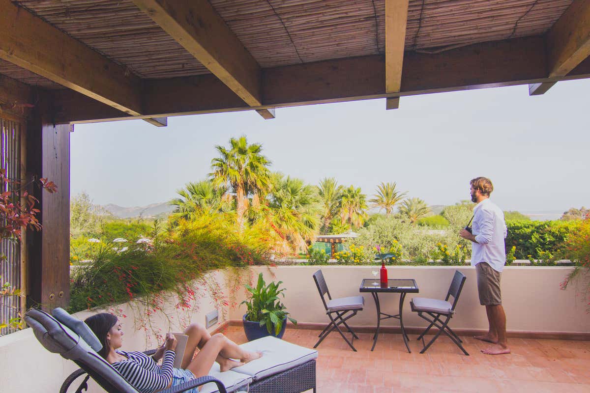 La Sardegna più magica? Anche ad ottobre, tra le spiagge segrete di Chia e mirto in fiore